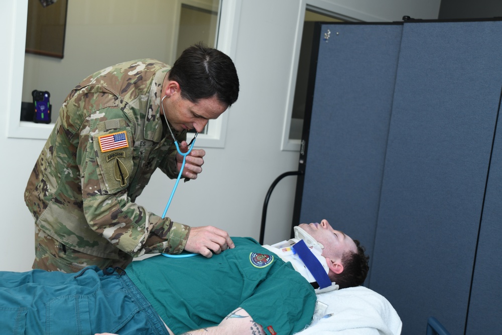 Active-duty medical personnel train together for Advanced Trauma Life Support course