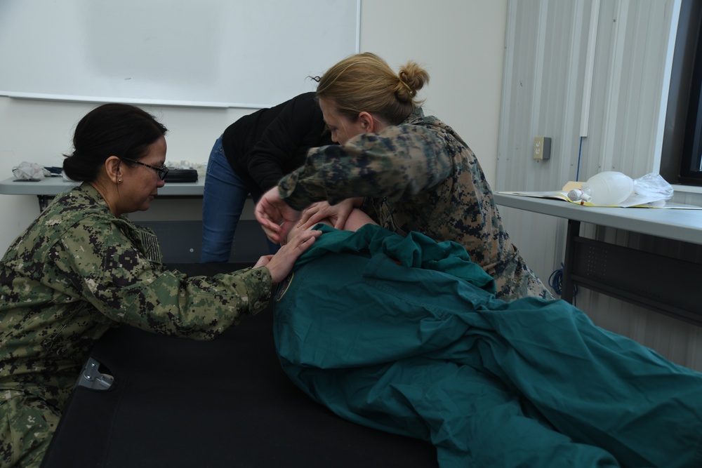 Active-duty medical personnel train together for Advanced Trauma Life Support course