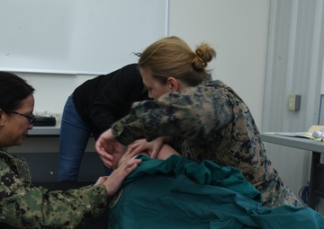 Active-duty medical personnel train together for Advanced Trauma Life Support course