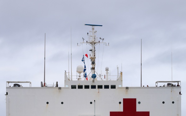 USNS Mercy Arrives at Pearl Harbor