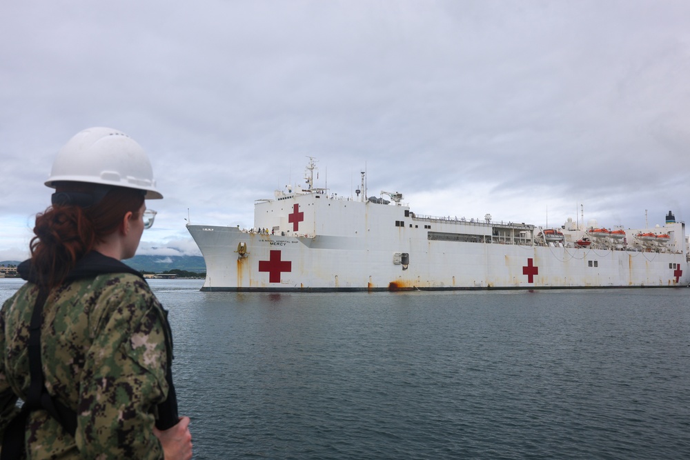 USNS Mercy Arrives at Pearl Harbor