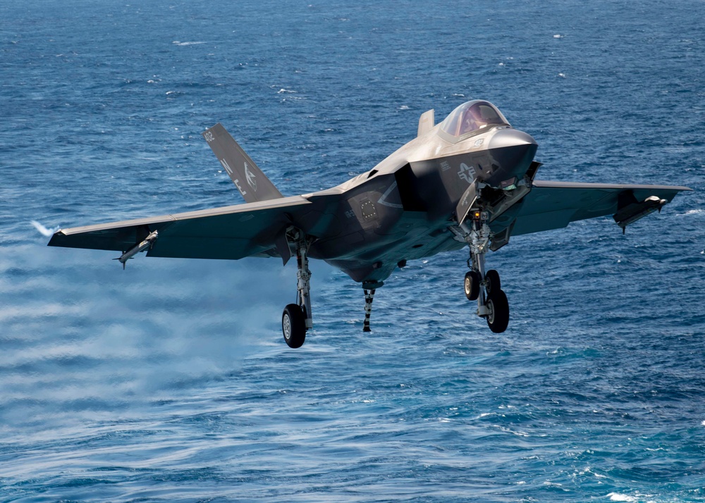 USS Carl Vinson (CVN 70) Conducts Flight Operations