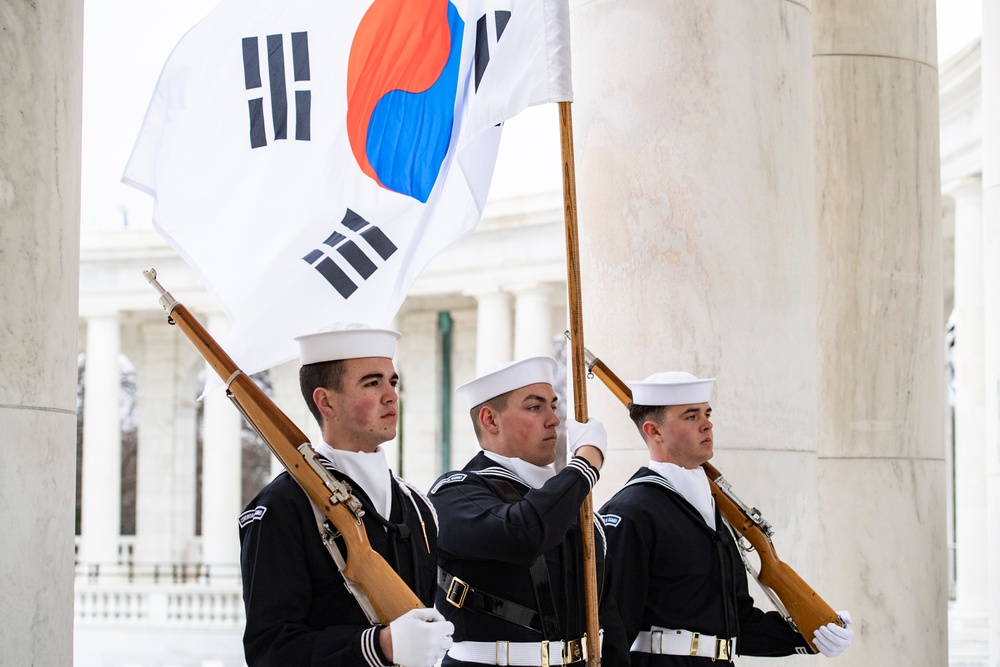 Chief of Naval Operations for the Republic of Korea Adm. Yang Yong-mo Participates in a Navy Full Honors Wreath-Laying Ceremony