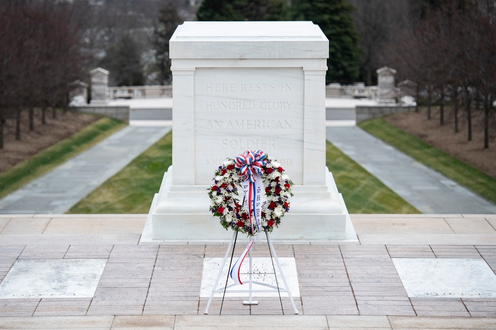 Chief of Naval Operations for the Republic of Korea Adm. Yang Yong-mo Participates in a Navy Full Honors Wreath-Laying Ceremony