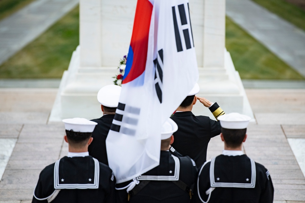 Chief of Naval Operations for the Republic of Korea Adm. Yang Yong-mo Participates in a Navy Full Honors Wreath-Laying Ceremony