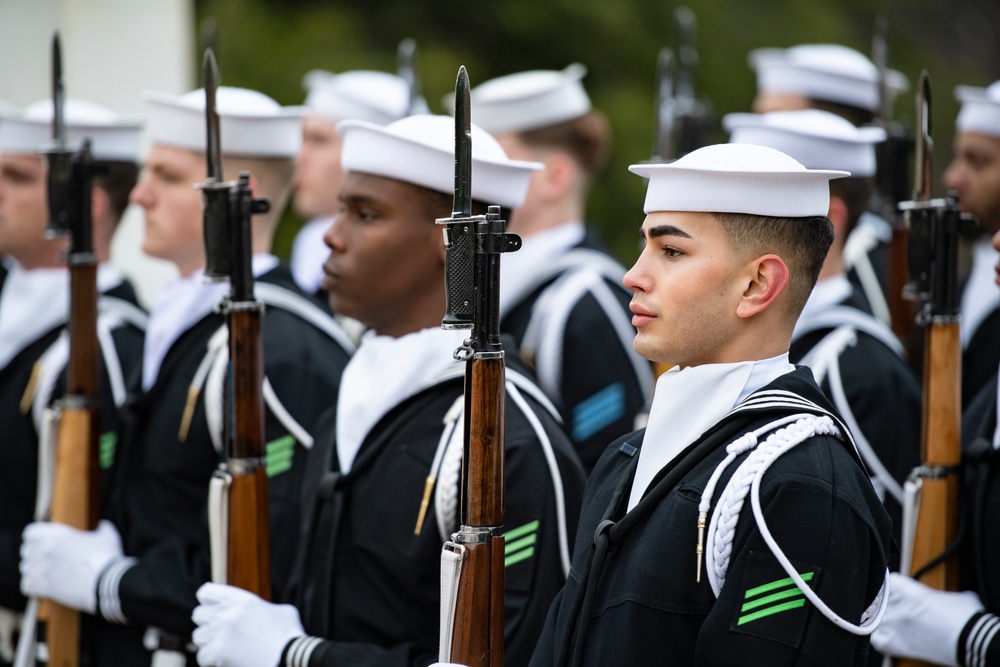 Chief of Naval Operations for the Republic of Korea Adm. Yang Yong-mo Participates in a Navy Full Honors Wreath-Laying Ceremony