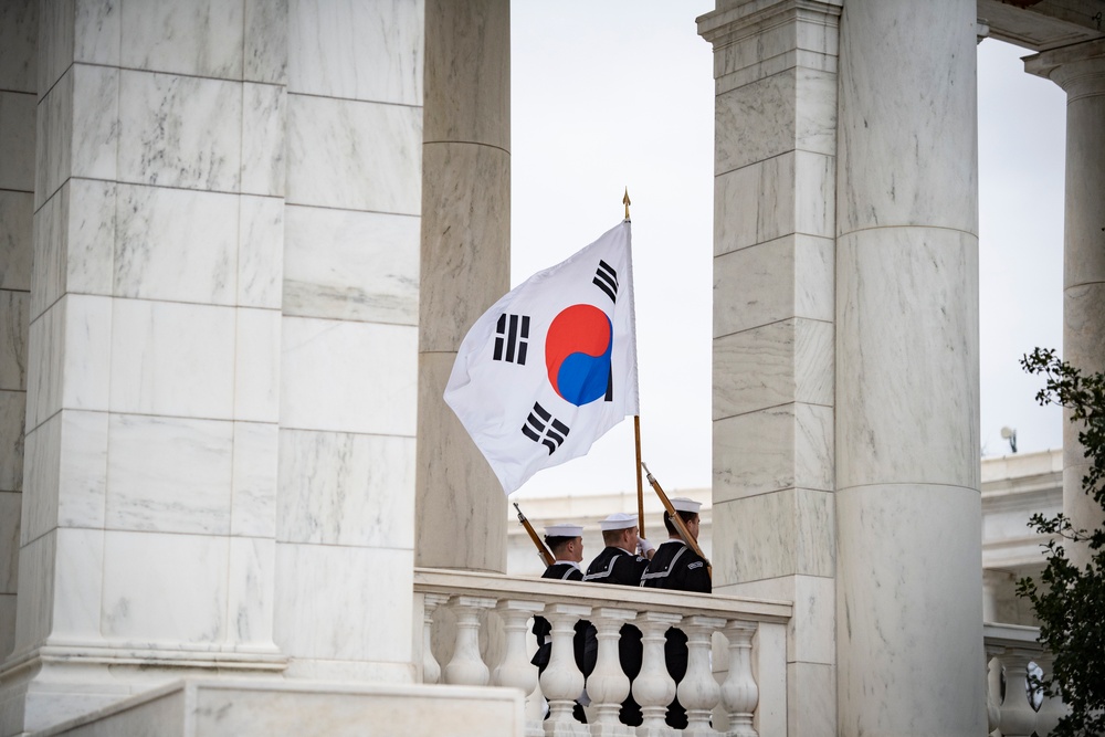 Chief of Naval Operations for the Republic of Korea Adm. Yang Yong-mo Participates in a Navy Full Honors Wreath-Laying Ceremony