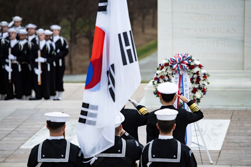 Chief of Naval Operations for the Republic of Korea Adm. Yang Yong-mo Participates in a Navy Full Honors Wreath-Laying Ceremony