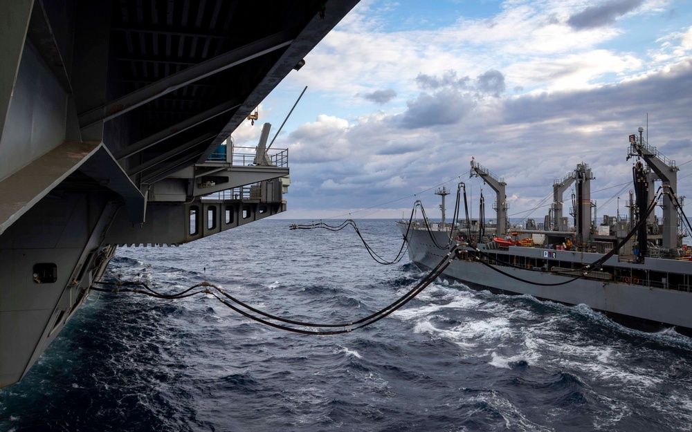 USS Carl Vinson (CVN 70) Conducts Fueling-at-Sea