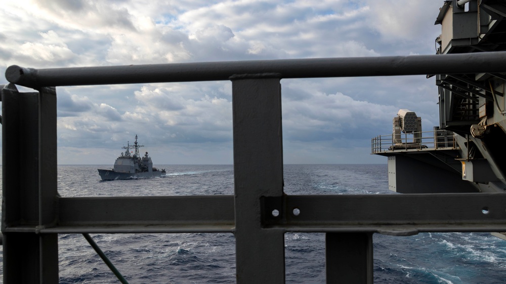 USS Carl Vinson (CVN 70) Conducts Fueling-at-Sea