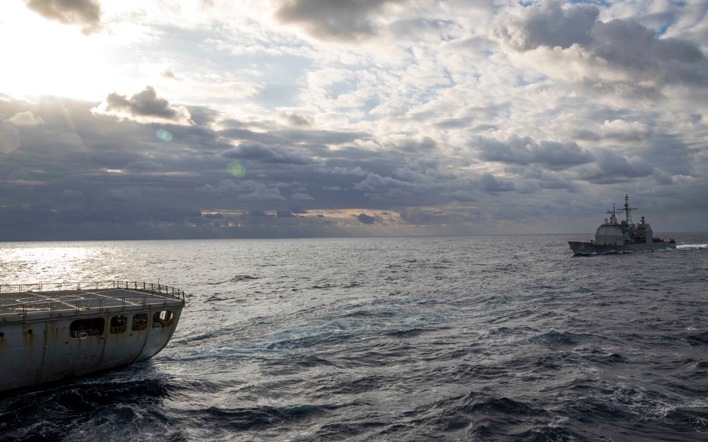 USS Carl Vinson (CVN 70) Conducts Fueling-at-Sea