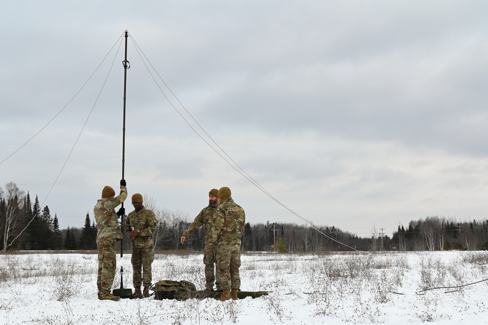 Minnesota National Guard conducts winter communications training