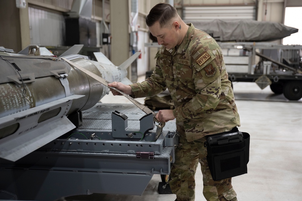 28th MXS holds 4th quarter weapons load competition