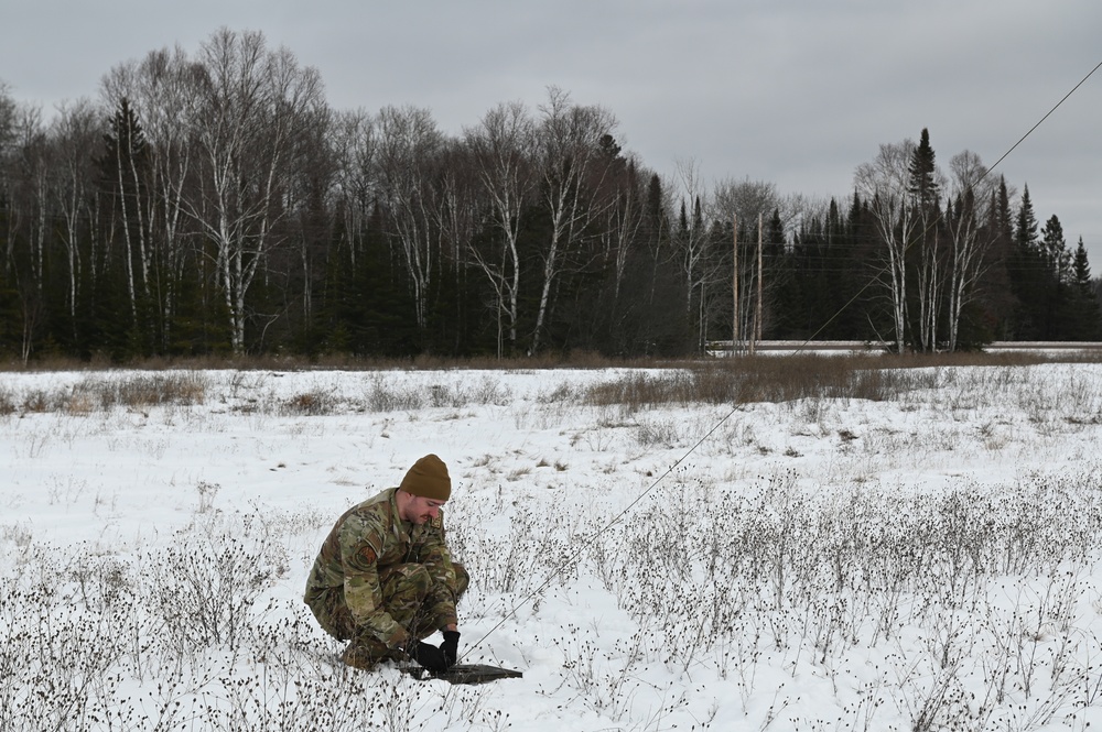 Minnesota National Guard conducts winter communications training