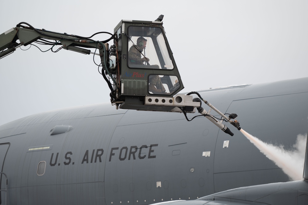 Deicing KC-46