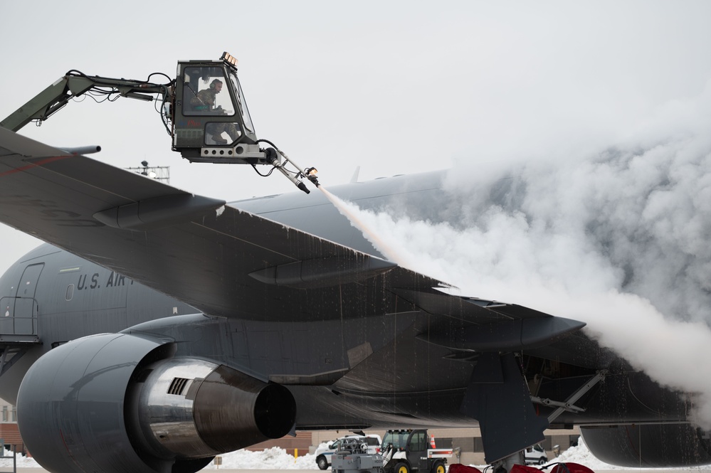 Deicing KC-46