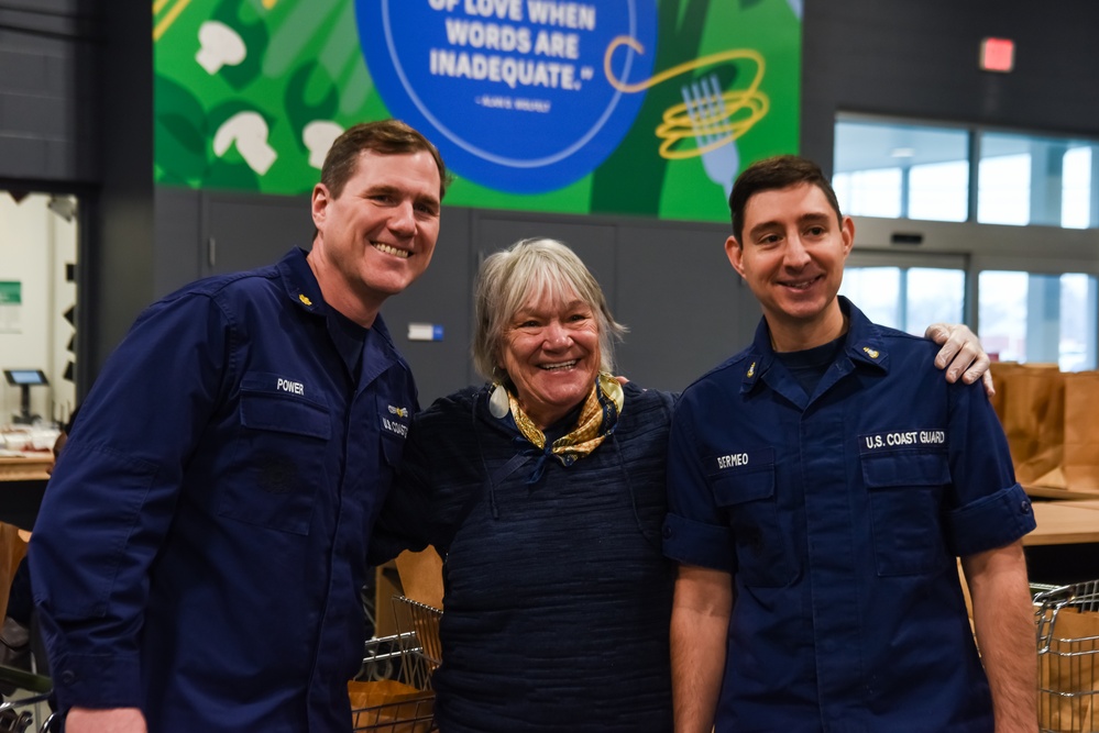 Coast Guard volunteers at Greater Cleveland Food Bank