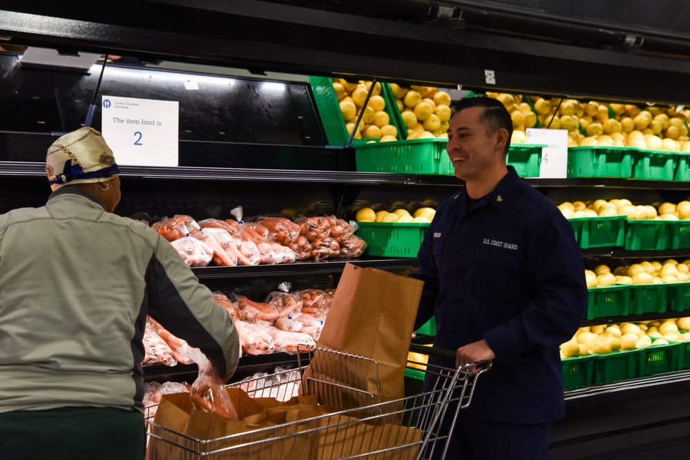 Coast Guard volunteers at Greater Cleveland Food Bank