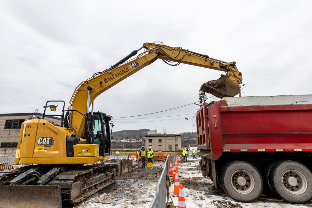 Preparation work continues for construction of new navigation chamber at Montgomery Locks and Dam