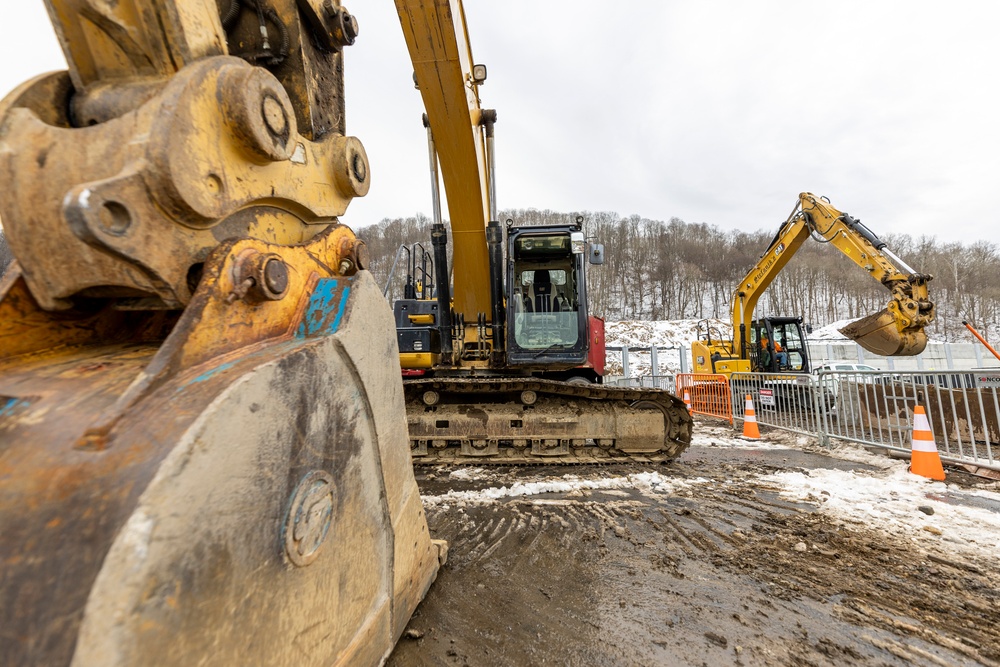 Preparation work continues for construction of new navigation chamber at Montgomery Locks and Dam