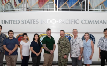 Rear Adm. Henderschedt meets with University of Hawai`i’s Intelligence Mentoring Program