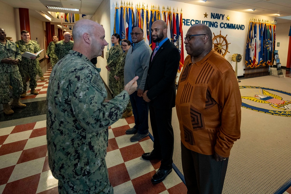 VCNO Visits Navy Recruiting Command