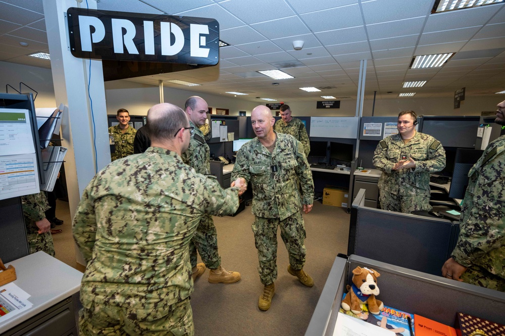 VCNO Visits Navy Recruiting Command