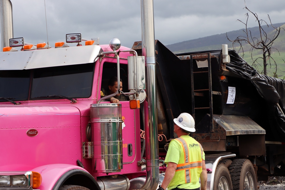 USACE contractors prepare for debris removal at a residence in Lahaina, Hawai‘i