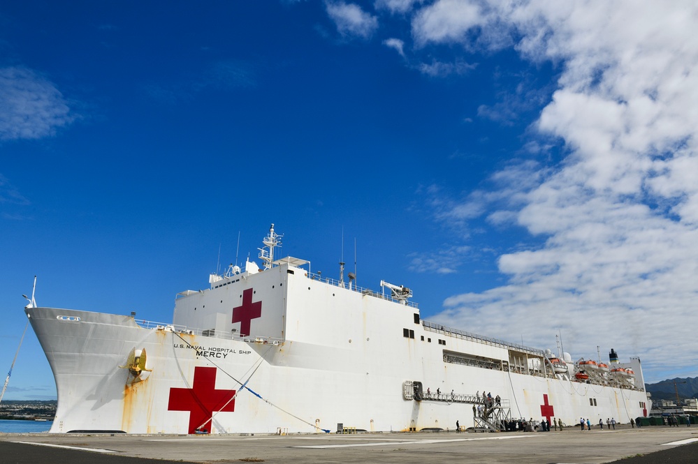 DPAA hosts Solomon Islands honorable carry ceremony aboard USNS Mercy