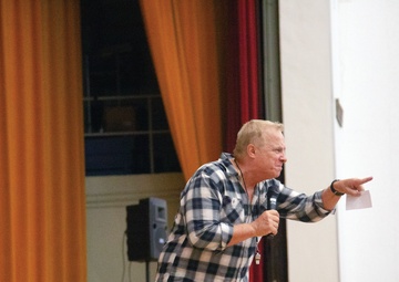 LESSONS THROUGH LAUGHTER: COMEDIAN STEVE VERRET BREATHES A LITTLE LIFE INTO SAFETY / 笑いを通した学び ー 米コメディアン、交通安全啓発に一役買う