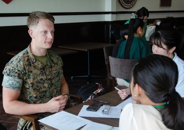 LOCAL STUDENTS BROADEN PERSPECTIVE AT COURTNEY SUMMER ENGLISH CLASS /コートニー夏期英語クラスで見聞広める地元学生