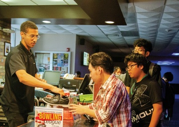 LOCAL STUDENTS BROADEN PERSPECTIVE AT COURTNEY SUMMER ENGLISH CLASS /コートニー夏期英語クラスで見聞広める地元学生