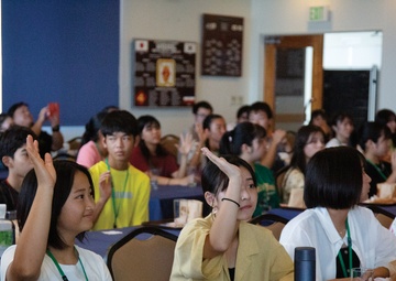 LOCAL STUDENTS BROADEN PERSPECTIVE AT COURTNEY SUMMER ENGLISH CLASS /コートニー夏期英語クラスで見聞広める地元学生