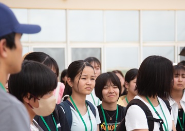 LOCAL STUDENTS BROADEN PERSPECTIVE AT COURTNEY SUMMER ENGLISH CLASS /コートニー夏期英語クラスで見聞広める地元学生