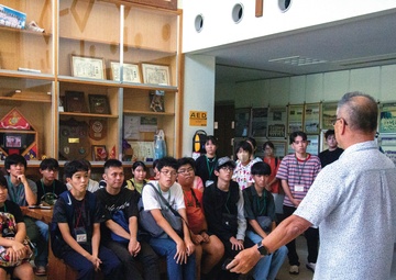 LOCAL STUDENTS BROADEN PERSPECTIVE AT COURTNEY SUMMER ENGLISH CLASS /コートニー夏期英語クラスで見聞広める地元学生
