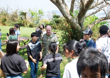 LOCAL STUDENTS BROADEN PERSPECTIVE AT COURTNEY SUMMER ENGLISH CLASS /コートニー夏期英語クラスで見聞広める地元学生