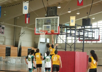 JAPAN-US BASKETBALL PLAYERS LEARN DIFFERENCES, STRIVE FOR THE BEST IN FRIENDLY GAMES / 日米バスケットボール選手、親善試合で違いを学び切磋琢磨