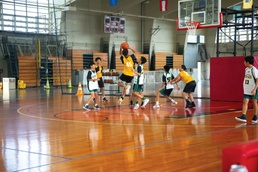 JAPAN-US BASKETBALL PLAYERS LEARN DIFFERENCES, STRIVE FOR THE BEST IN FRIENDLY GAMES / 日米バスケットボール選手、親善試合で違いを学び切磋琢磨