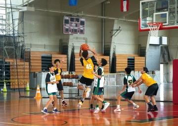 JAPAN-US BASKETBALL PLAYERS LEARN DIFFERENCES, STRIVE FOR THE BEST IN FRIENDLY GAMES / 日米バスケットボール選手、親善試合で違いを学び切磋琢磨