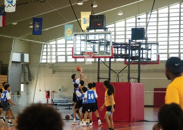 JAPAN-US BASKETBALL PLAYERS LEARN DIFFERENCES, STRIVE FOR THE BEST IN FRIENDLY GAMES / 日米バスケットボール選手、親善試合で違いを学び切磋琢磨