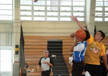 JAPAN-US BASKETBALL PLAYERS LEARN DIFFERENCES, STRIVE FOR THE BEST IN FRIENDLY GAMES / 日米バスケットボール選手、親善試合で違いを学び切磋琢磨