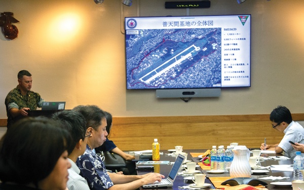 JP BROADCASTING GROUP EXPERIENCE 'SEEING IS BELIEVING' AT MCAS FUTENMA / 日本の報道関係者、普天間基地で「百聞は一見にしかず」を体験