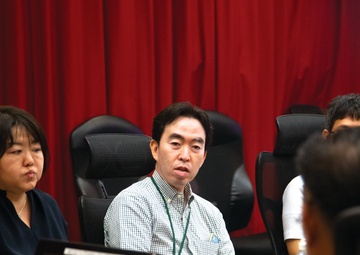 JP BROADCASTING GROUP EXPERIENCE 'SEEING IS BELIEVING' AT MCAS FUTENMA / 日本の報道関係者、普天間基地で「百聞は一見にしかず」を体験