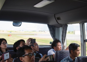 JP BROADCASTING GROUP EXPERIENCE 'SEEING IS BELIEVING' AT MCAS FUTENMA / 日本の報道関係者、普天間基地で「百聞は一見にしかず」を体験
