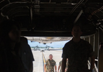 JP BROADCASTING GROUP EXPERIENCE 'SEEING IS BELIEVING' AT MCAS FUTENMA / 日本の報道関係者、普天間基地で「百聞は一見にしかず」を体験