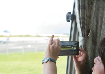 JP BROADCASTING GROUP EXPERIENCE 'SEEING IS BELIEVING' AT MCAS FUTENMA / 日本の報道関係者、普天間基地で「百聞は一見にしかず」を体験