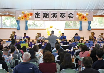 The music continues, the circle of friendship spins on / 音楽と共に動きだす 友情の歯車