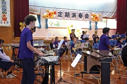 The music continues, the circle of friendship spins on / 音楽と共に動きだす 友情の歯車