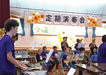 The music continues, the circle of friendship spins on / 音楽と共に動きだす 友情の歯車