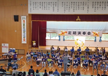 The music continues, the circle of friendship spins on / 音楽と共に動きだす 友情の歯車